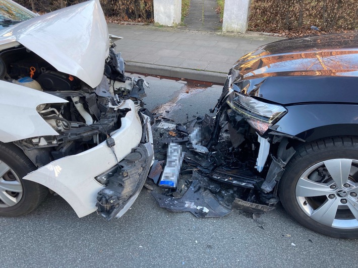 POL-BI: Autofahrer gerät in Gegenverkehr