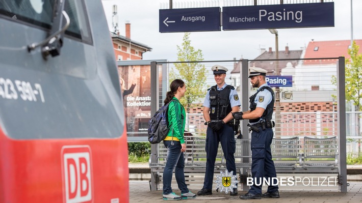 Bundespolizeidirektion München: Anzüglichkeiten gegenüber 18-Jähriger / Mann wird nach Belästigungsvorwürfen angegriffen