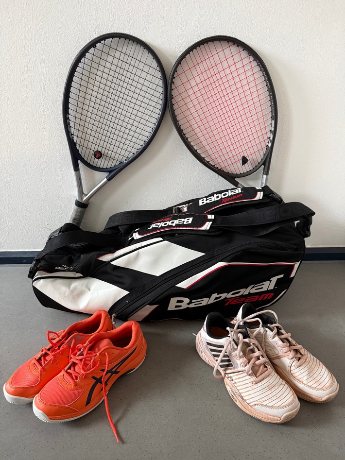 POL-BO: Kriminalpolizei fragt: Wem gehört diese Tennistasche?