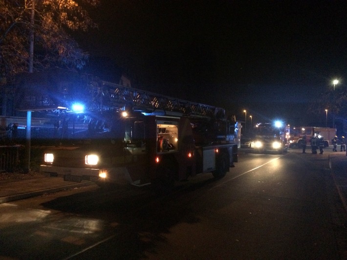 FW-EN: Einsatz am gestrigen Abend beschäftigte fast die gesamte Hattinger Feuerwehr