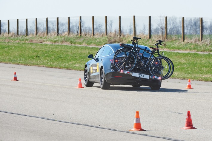 Veloträgertest: Richtig montiert sind Trägersysteme auf der Anhängerkupplung eine sichere Lösung