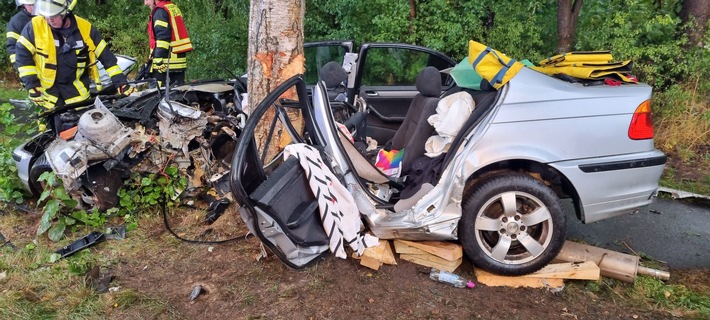 POL-STD: 20-jährige Autofahrerin bei Verkehrsunfall in Hammah tödlich verletzt