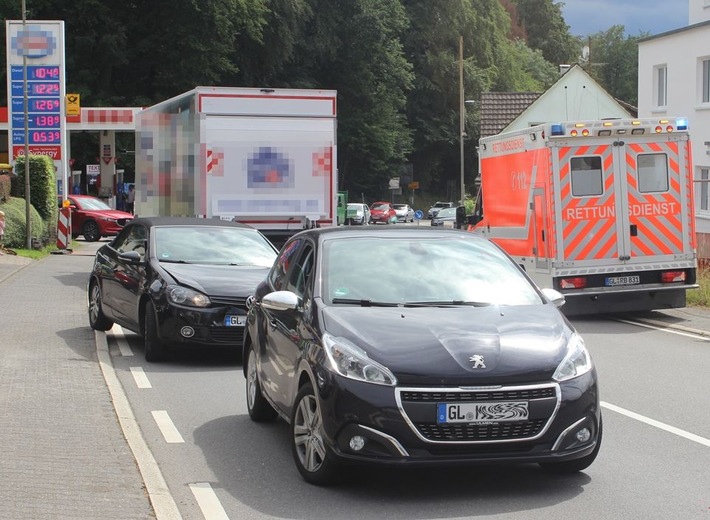 POL-RBK: Kürten - Zwei Verletzte bei Auffahrunfall in Biesfeld