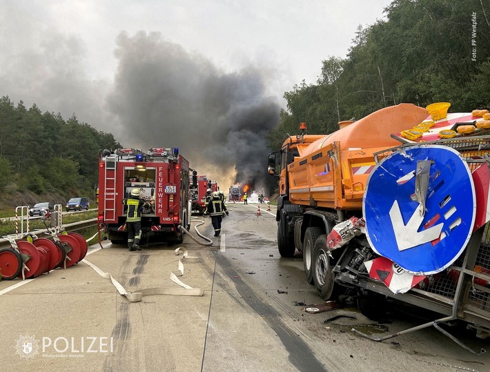 POL-PPWP: Lkw-Unfall mit erheblichen Auswirkungen