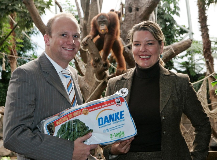 DANKE und WWF treten für gefährdete Orang-Utans - ein Auftaktaktion im Tierpark Hagenbeck in Hamburg