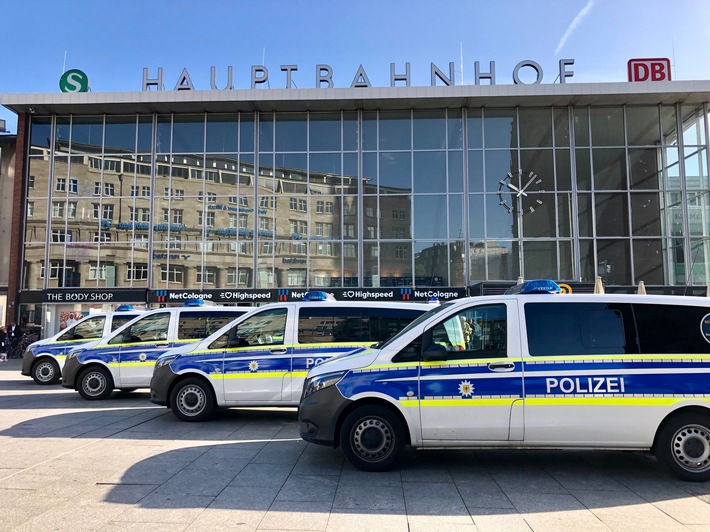 BPOL NRW: Widerstände am Kölner Hauptbahnhof - Bundespolizist leicht verletzt