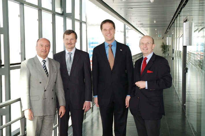 Niederländischer Minister besucht das INI.TUM / Wissenschaftskooperation der AUDI AG