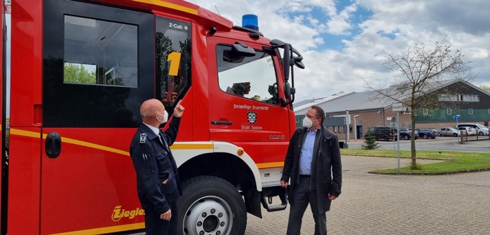 FW Xanten: Abbiegeassistenten für die Einsatzfahrzeuge der Freiwilligen Feuerwehr Xanten