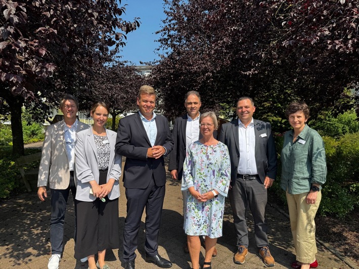 Staatssekretär besucht Dr. Becker Klinik Möhnesee