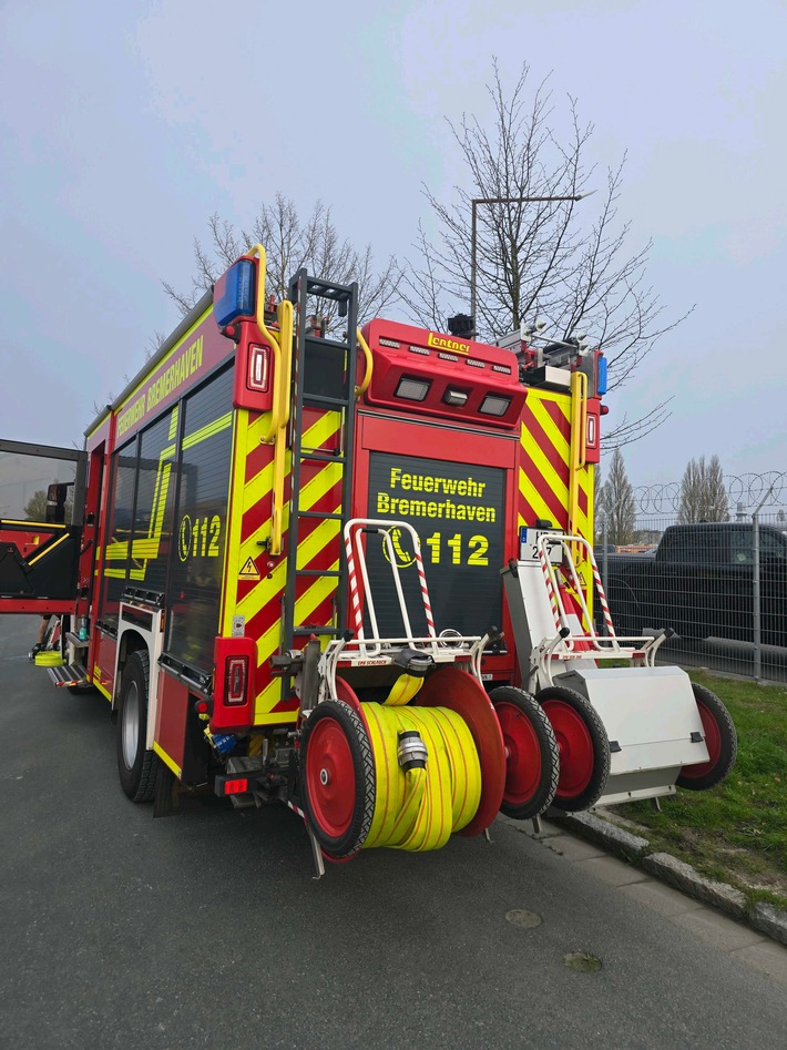 FW Bremerhaven: Brandeinsatz in der Batteriestraße
