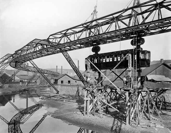 Kaiser Wilhelm II verhinderte Bau in Berlin / Wuppertaler Schwebebahn feiert 120. Geburtstag