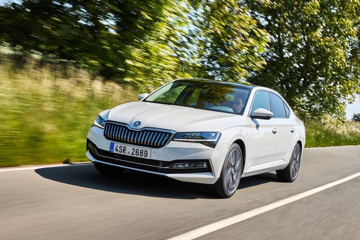 Bestellstart für SUPERB iV: erster Plug-in-Hybrid von SKODA ab 41.590 Euro erhältlich (FOTO)