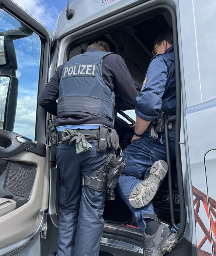 POL-DA: Pfungstadt: Polizei kontrolliert gewerblichen Güter- und Personenverkehr/Neunmal Weiterfahrt untersagt - Über 12.000 Euro Sicherheitsleistungen fällig