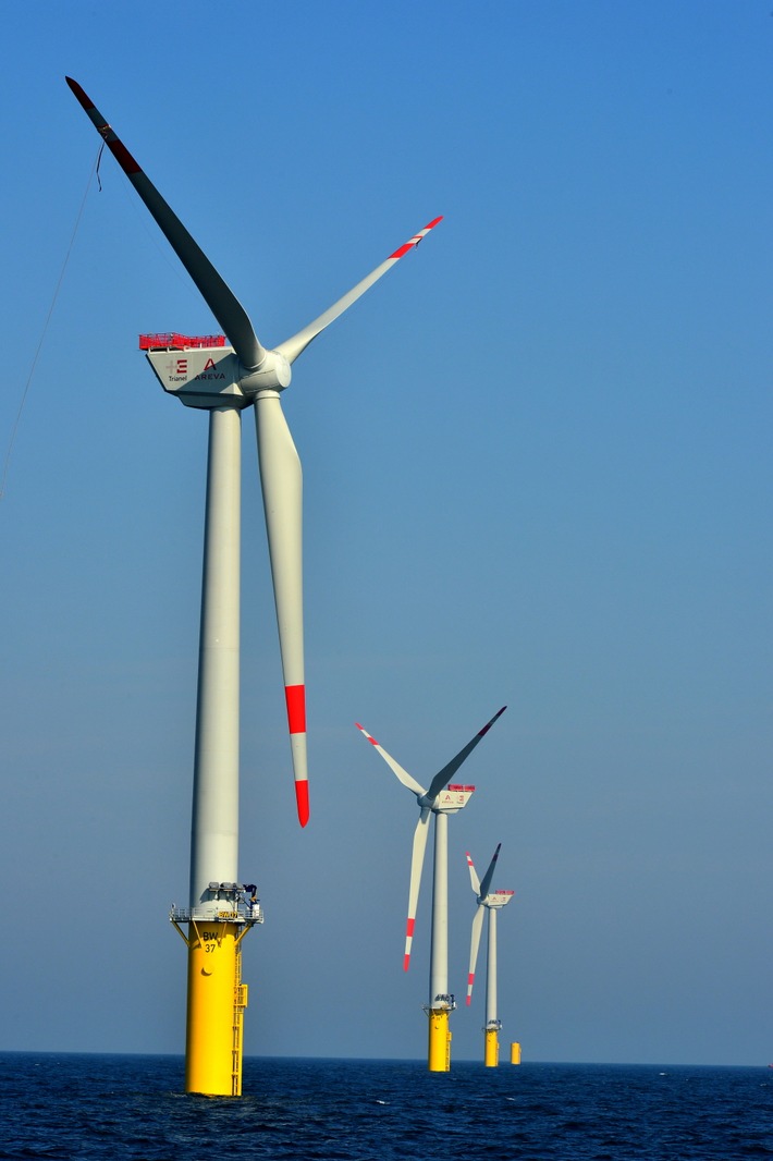 Erster Stadtwerke-Offshore-Windpark steht (FOTO)