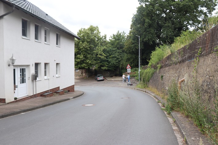 POL-HX: Mit PKW kollidiert - Radfahrerin schwer verletzt