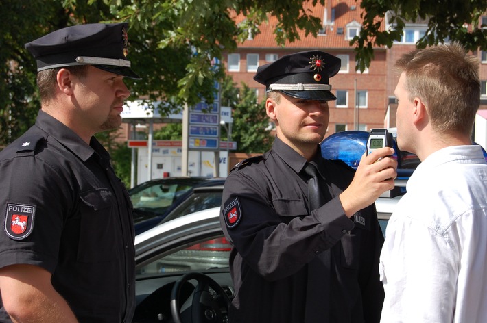 POL-CUX: Polizei Cuxhaven kontrolliert schwerpunktmäßig Fahrtüchtigkeit von Verkehrsteilnehmern (Bildmaterial zum Download in der digitalen Pressemappe - siehe unten)
