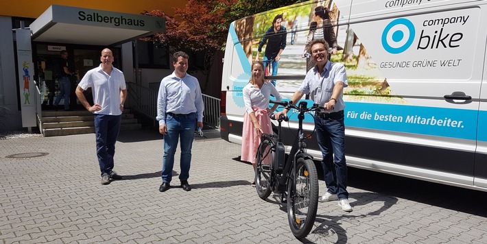 Green Bicycle Club by Company Bike spendet Münchener Rotary Club ein E-Dienstfahrrad für das Salberghaus