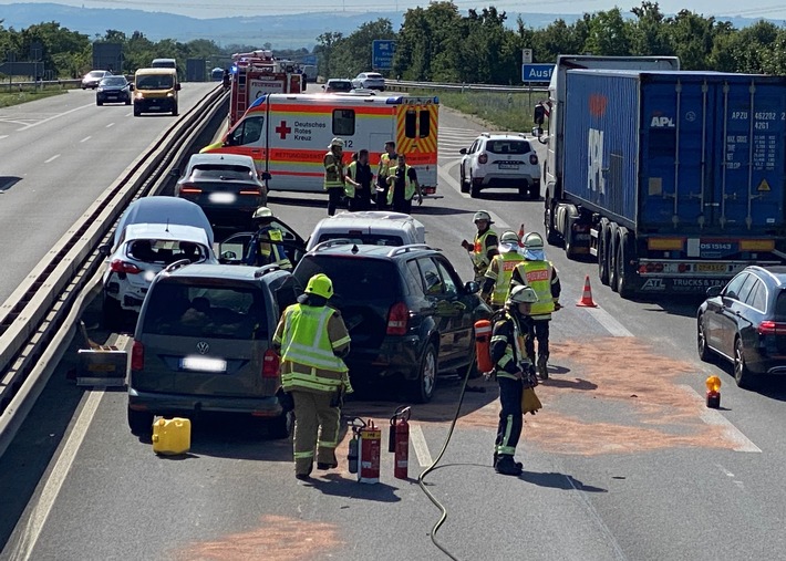 FW Frankenthal: Verkehrsunfall mit 6 beteiligten Fahrzeugen und 4 Leichtverletzten