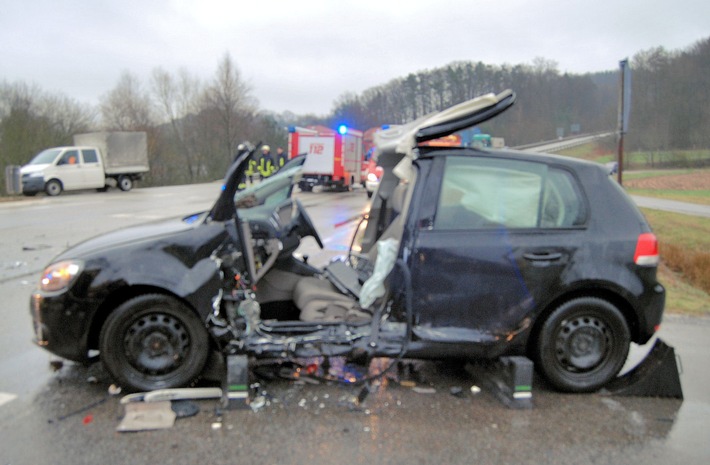 POL-PPWP: Schwedelbach: Zwei Verletzte und zwei Totalschäden bei Unfall