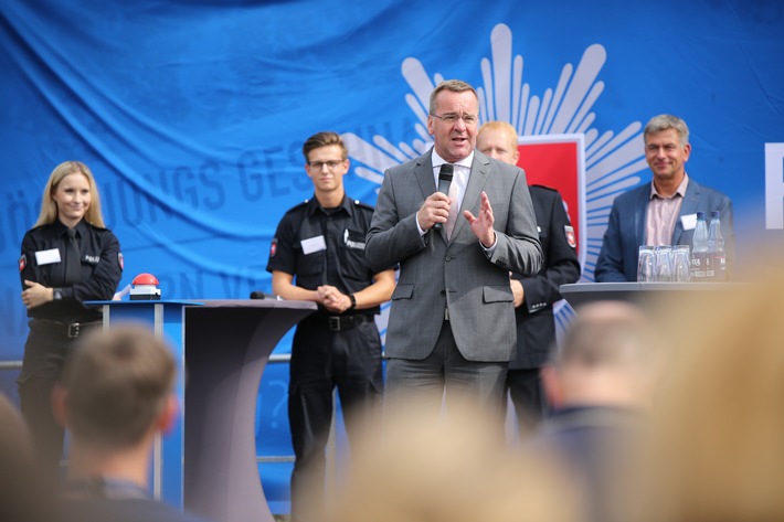 POL-AK NI: Welcome Day der Polizei Niedersachsen ausgesprochen gut besucht