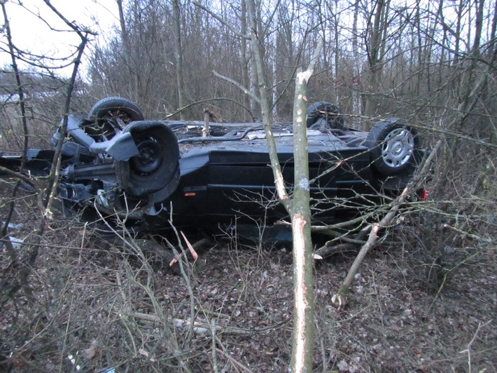 POL-VDMZ: Pkw überschlägt sich auf der Autobahn A 63