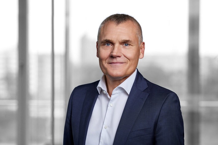 Baker Tilly-Studie: Mittelstand warnt vor Führungslücke durch KI