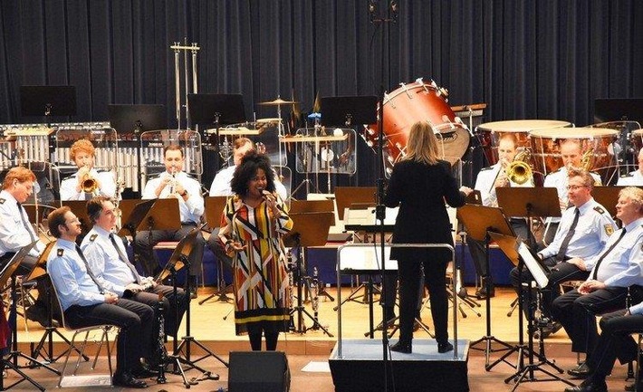 BPOL-TR: Neujahrskonzert des Bundespolizeiorchesters München - Besucher spenden 3.333 Euro für Astrid-Lindgren-Schule