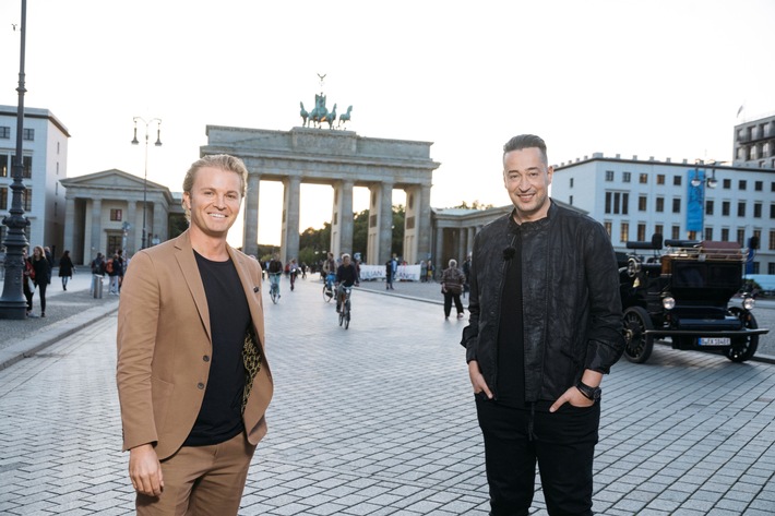 Motorsport trifft auf Magie: Sophia Flörsch und Nico Rosberg bei &quot;Farid - Magic unplugged&quot; am 15. März exklusiv auf Sky One