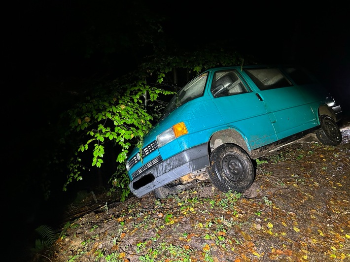 POL-PDLD: Festgefahren im Wald Eschbach, Madenburg Samstag, 01.11.2023, 04:05 Uhr