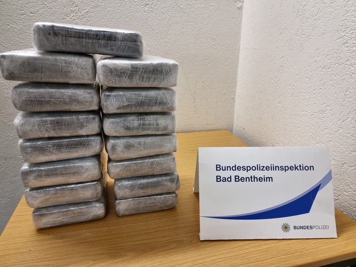 BPOL-BadBentheim: Rund 17 Kilo Kokain durch Bundespolizei beschlagnahmt / 59-Jähriger in Untersuchungshaft