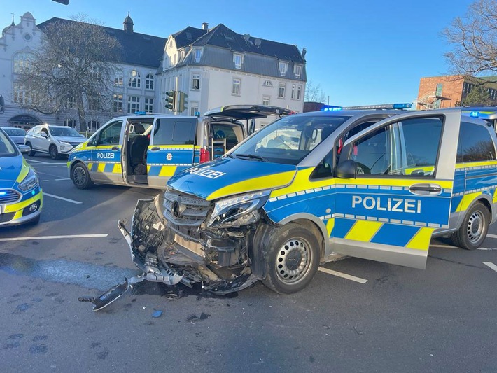 POL-MK: Verkehrsunfall unter Beteiligung eines Streifenwagens