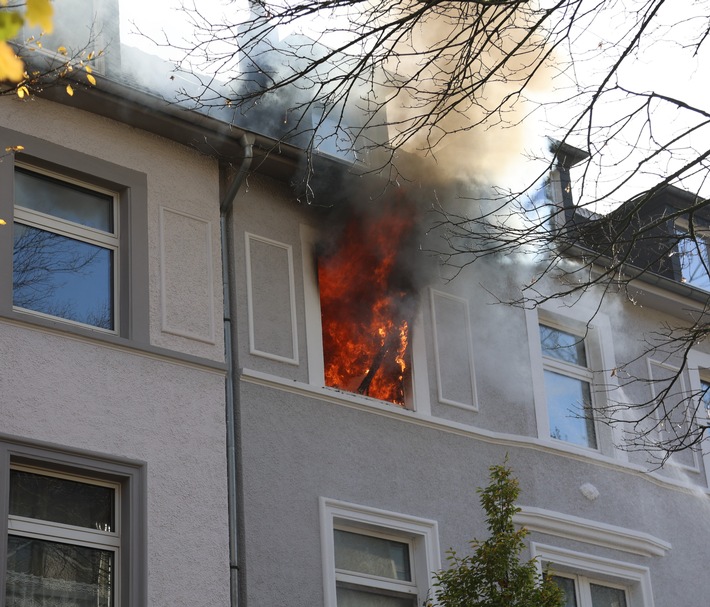 FW-E: Wohnungsbrand in einem Mehrfamilienhaus-Keine Verletzten
