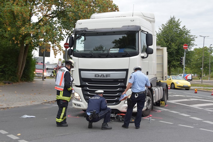 FW-DO: 21.08.2018 - Verkehrsunfall in Mitte-Süd
Radfahrerin von LKW erfasst