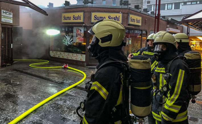 FW-BO: Brennender Großmülleimer im Keller einer Diskothek in der Innenstadt