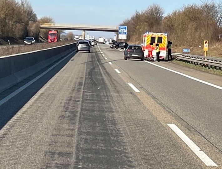 POL-PDLD: A65/Edeseim - Fehler beim Fahrstreifenwechsel