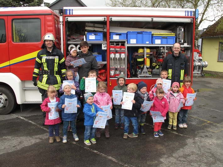 FW-AR: Wennigloher Kindergarten-Kinder wissen für den Notfall Bescheid