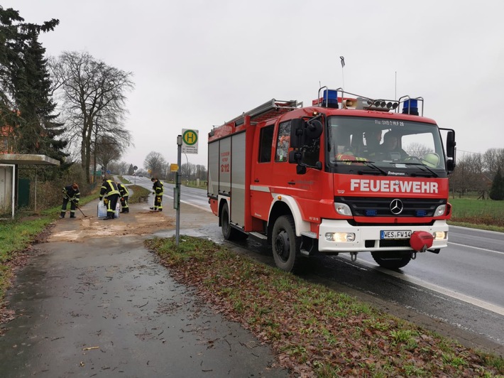 FW-Schermbeck: Ölspur erstreckte sich über mehrere Straßen