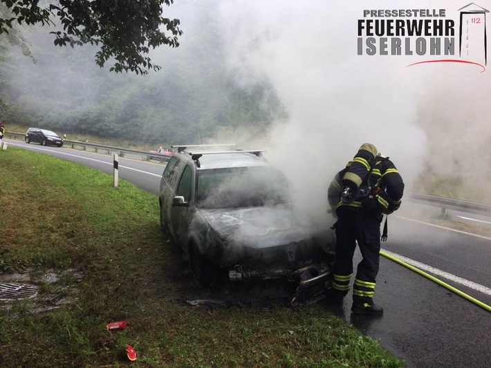 FW-MK: PKW Brand auf der Autobahn