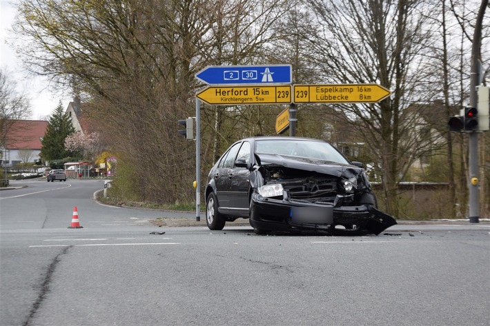 POL-HF: Verkehrsunfall im Kreuzungsbereich - Zwei Fahrerinnen leicht verletzt