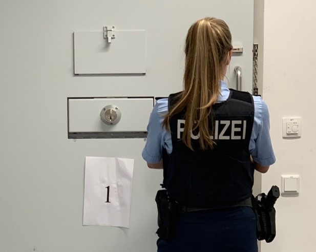 BPOL NRW: Verhaftung leichtgemacht: 27-jähriger Strafentwichener stellt sich freiwillig
