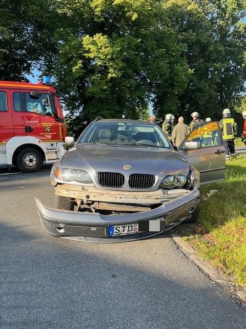 POL-STD: Motorradfahrer bei Unfall in Nordkehdingen schwer verletzt