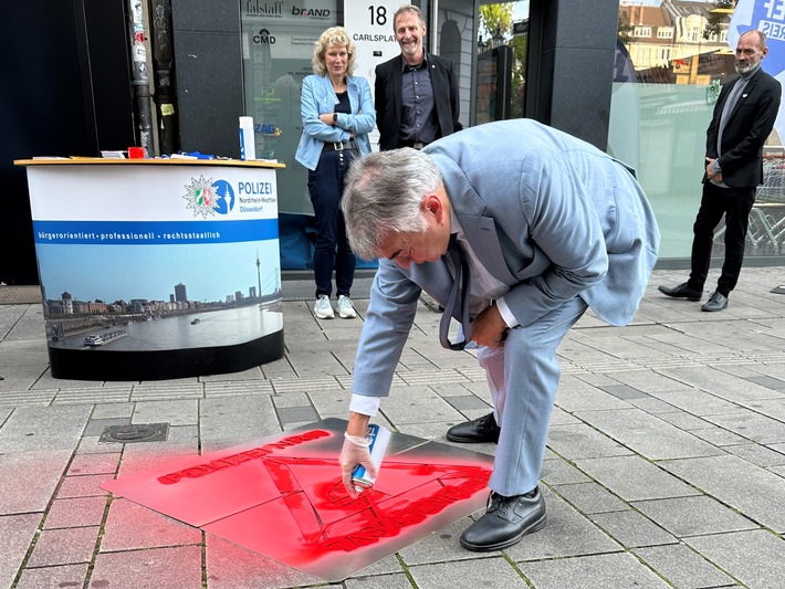 POL-GE: Augen auf, Tasche zu - Herbert Reul gibt Startschuss für Schwerpunktaktion gegen Taschendiebstahl