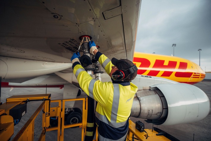 PM: DHL Express unterzeichnet SAF-Abnahmevertrag mit SAF One in Bahrain / PR: DHL Express signs Bahrain SAF offtake-agreement with SAF One