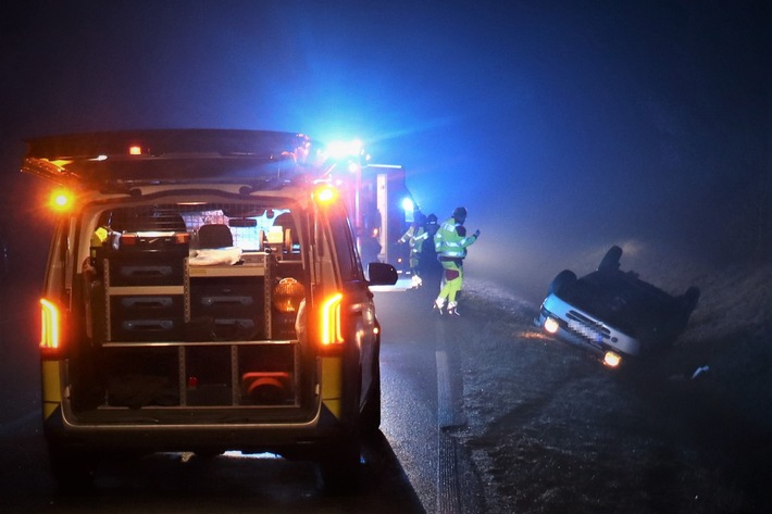POL-PB: Über 70 Verkehrsunfälle bei überfrierender Nässe - Vier Verletzte
