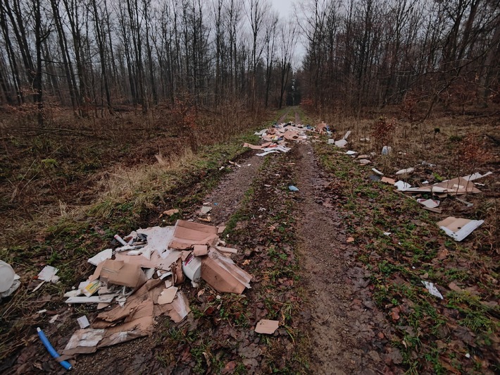 POL-HM: Bauschutt unerlaubt im Süntel-Wald entsorgt