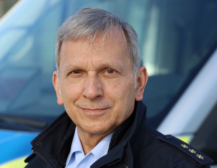 POL-KN: (Zimmern ob Rottweil/Konstanz) Polizeipräsidium Konstanz verabschiedet obersten Verkehrspolizist in den Ruhestand