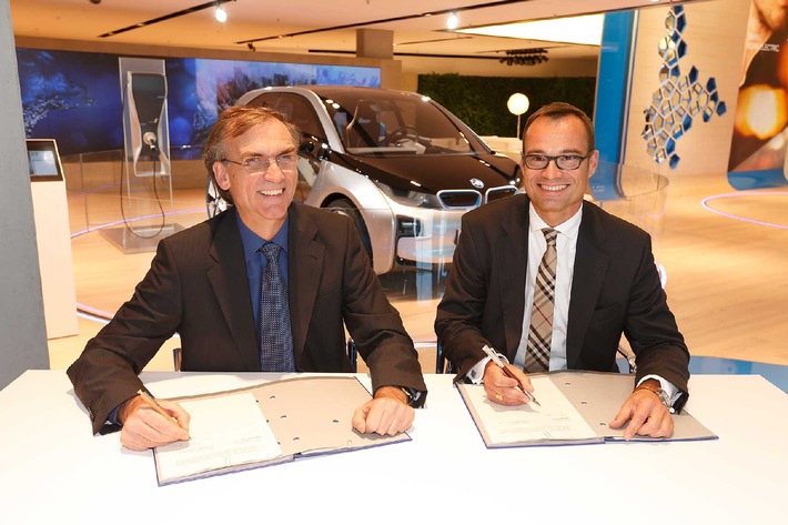 Ökostrompaket für Elektrofahrzeuge - NATURSTROM AG und BMW AG gehen strategische Kooperation zur Lieferung von Strom aus regenerativen Quellen ein (BILD)