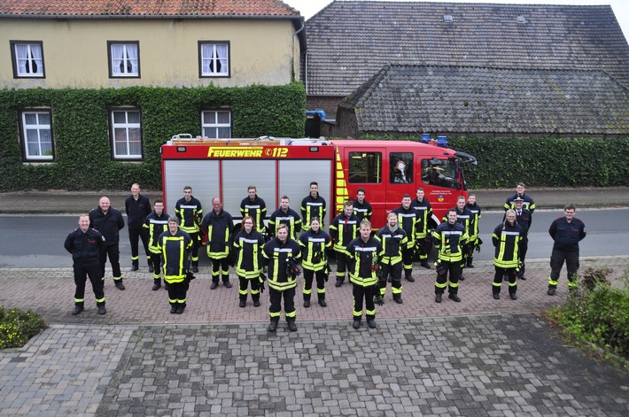 FW-KLE: Erfolgreicher Abschluss der Grundausbildung/ Für 24 Feuerwehrfrauen und -männer der Feuerwehren aus Kalkar und Bedburg-Hau