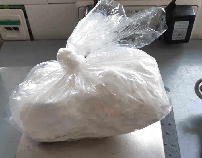 BPOL-BadBentheim: Drogenschmuggler festgenommen / Kokain im Wert von rund 18.000,- Euro beschlagnahmt