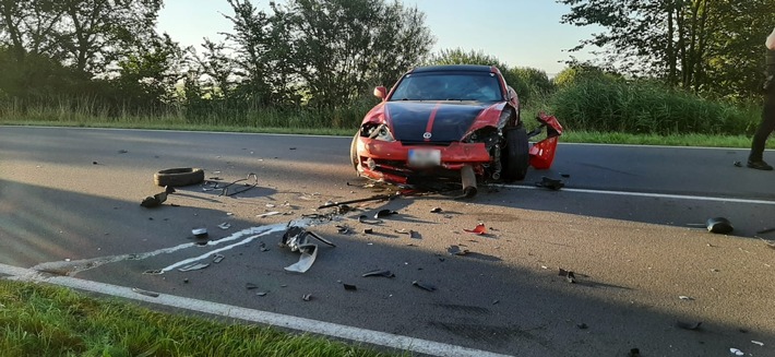 POL-AUR: Anhängerplane zerschnitten - Pkw auf Parkplatz beschädigt - Frau bei Verkehrsunfall schwer verletzt